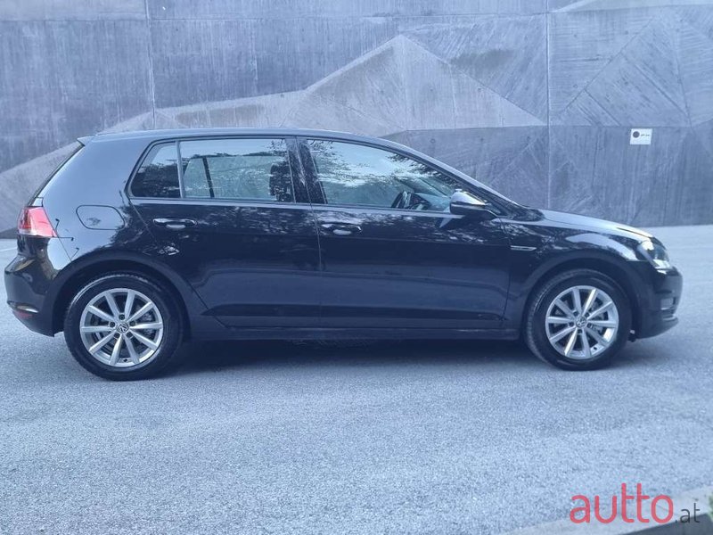 2015' Volkswagen Golf photo #2