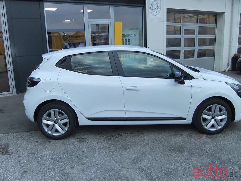 2024' Renault Clio photo #2
