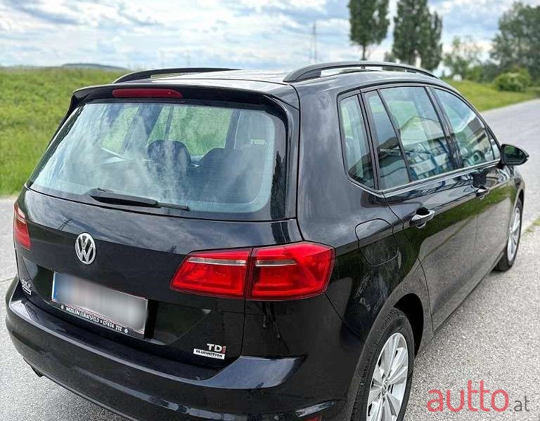 2016' Volkswagen Golf photo #3