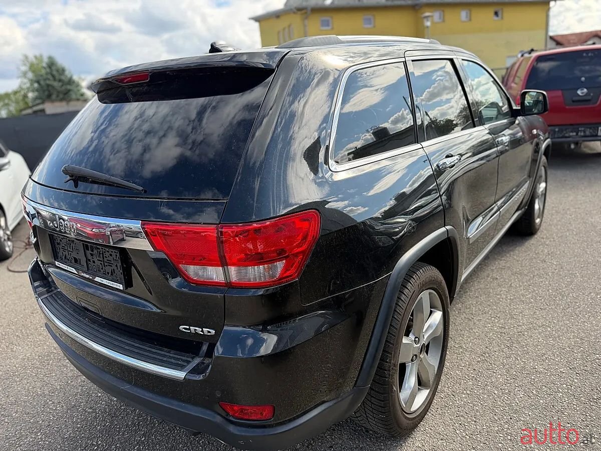 2013' Jeep Grand Cherokee photo #3