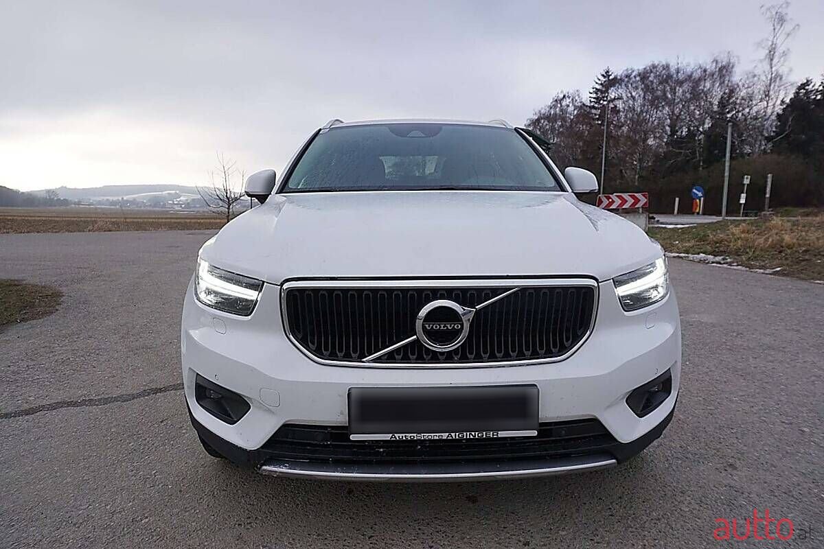 2020' Volvo XC40 photo #2