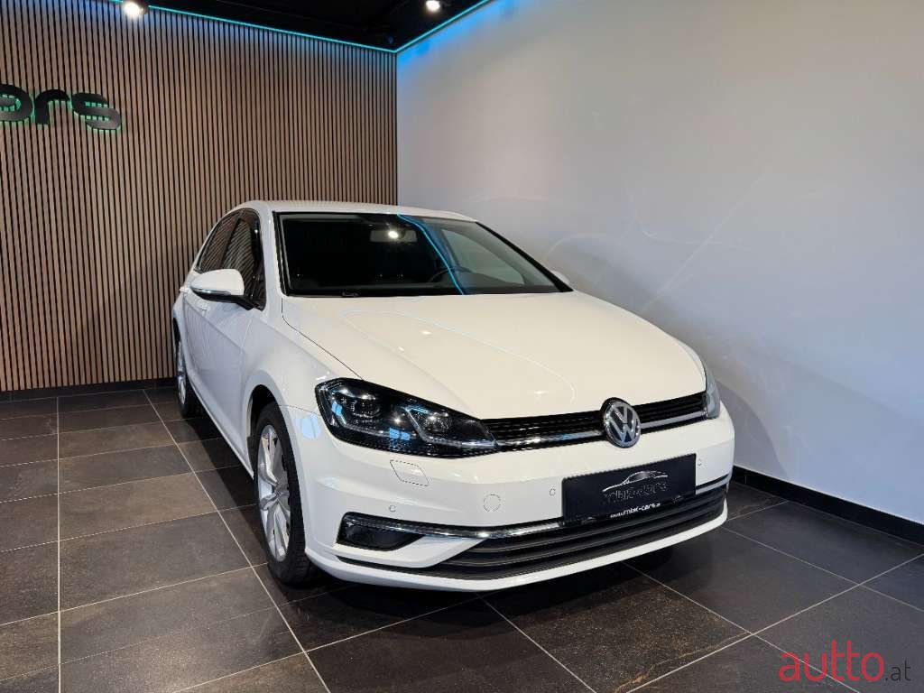 2017' Volkswagen Golf photo #1