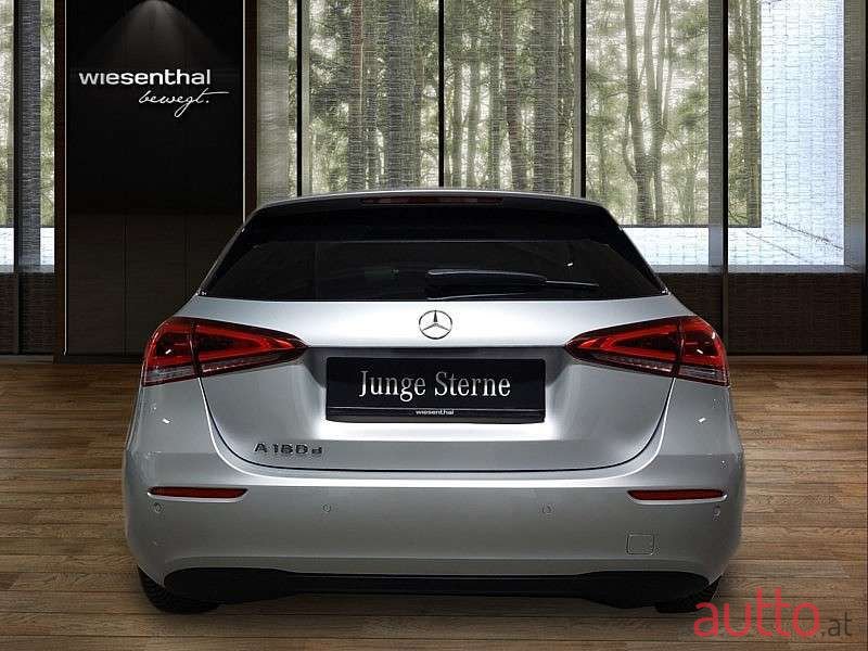 2020' Mercedes-Benz A-Klasse photo #2