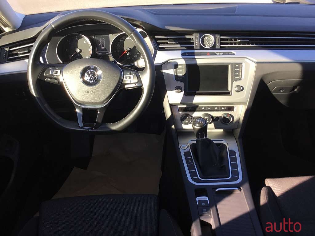 2016' Volkswagen Passat photo #6