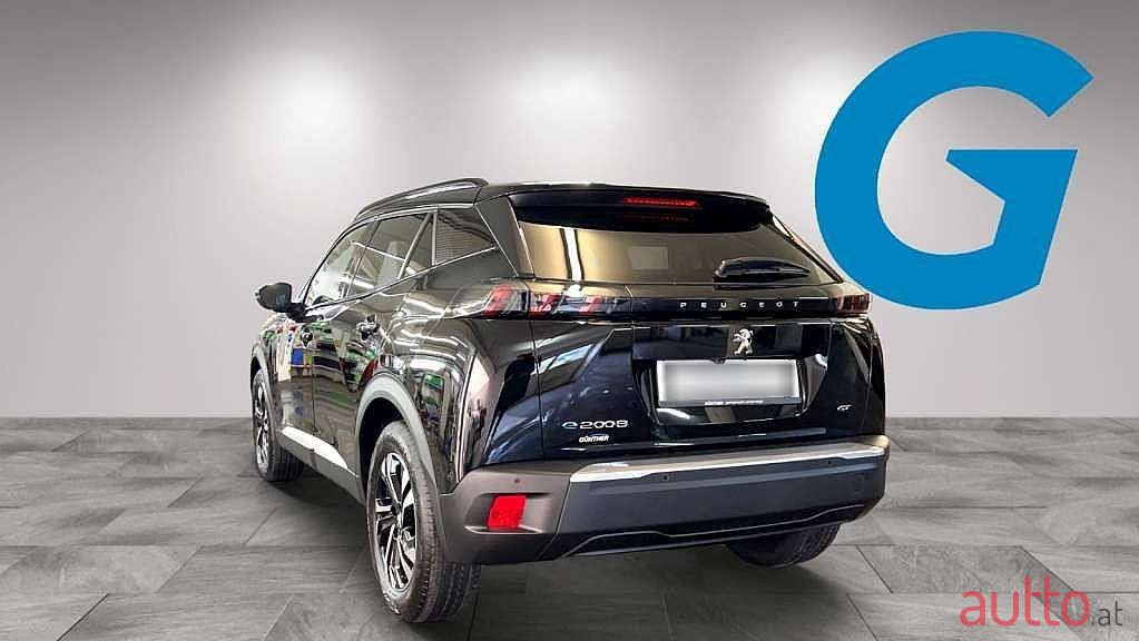 2023' Peugeot 2008 photo #3