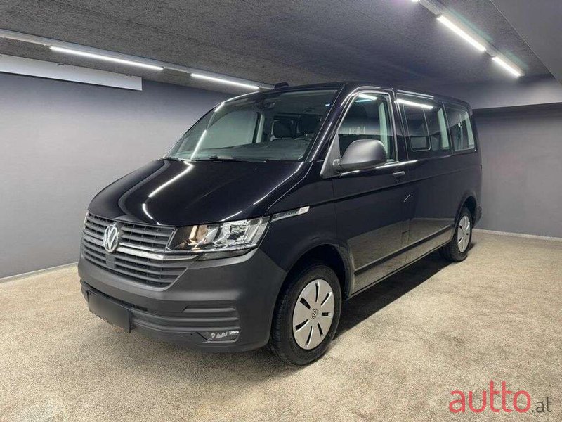 2023' Volkswagen Caravelle photo #2