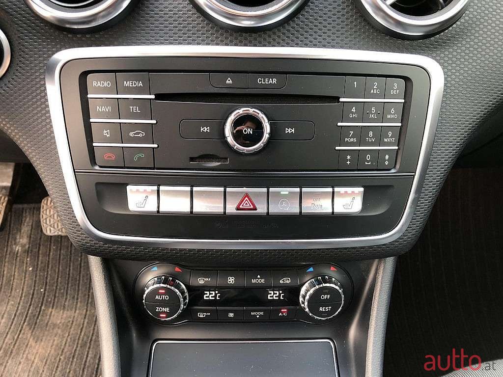 2017' Mercedes-Benz A-Klasse photo #3