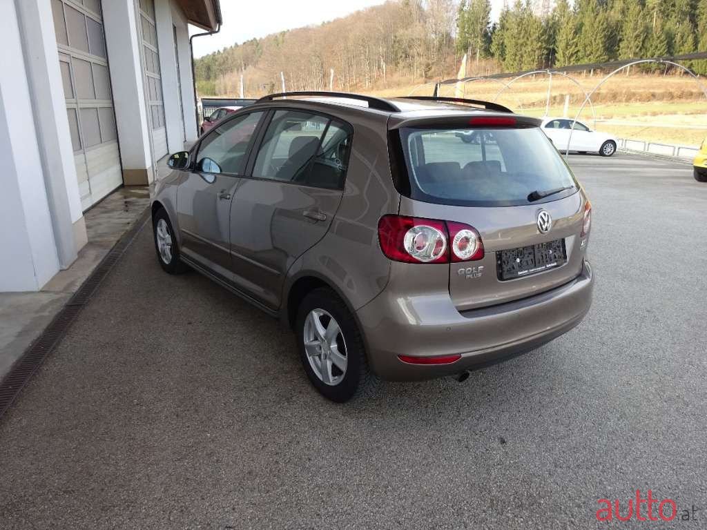 2014' Volkswagen Golf photo #3