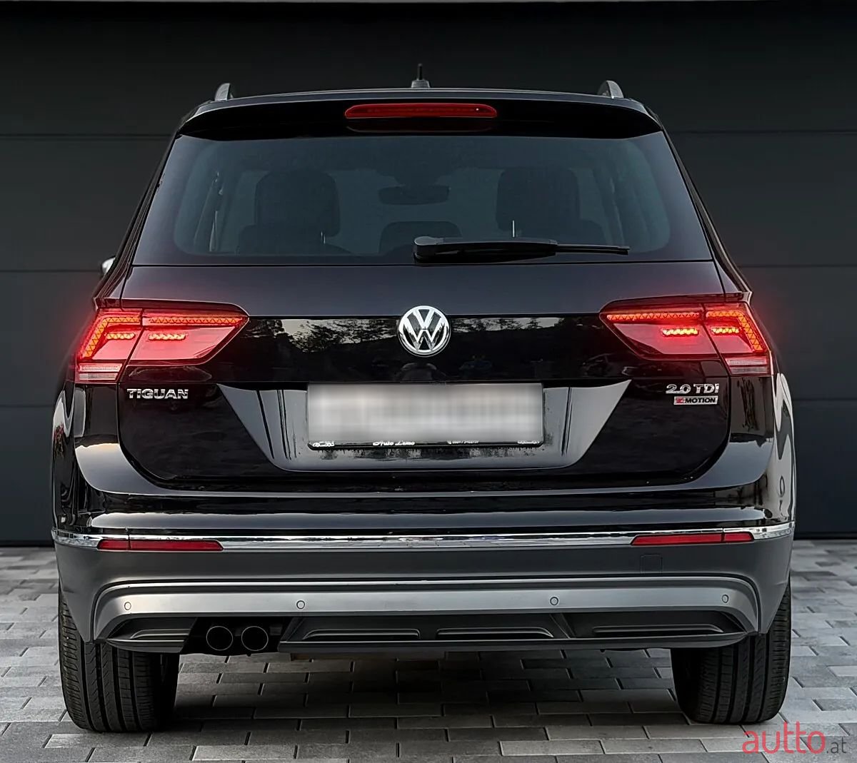 2016' Volkswagen Tiguan photo #3