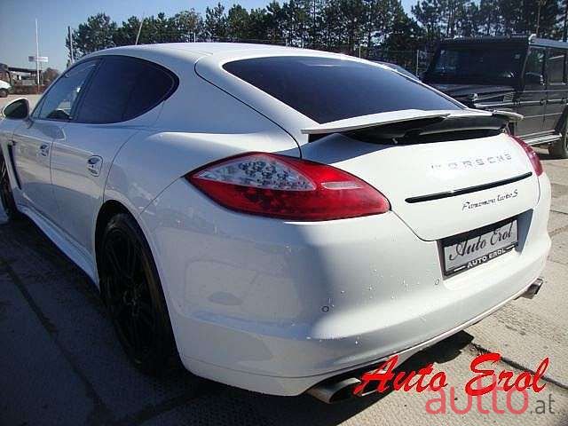 2011' Porsche Panamera photo #3