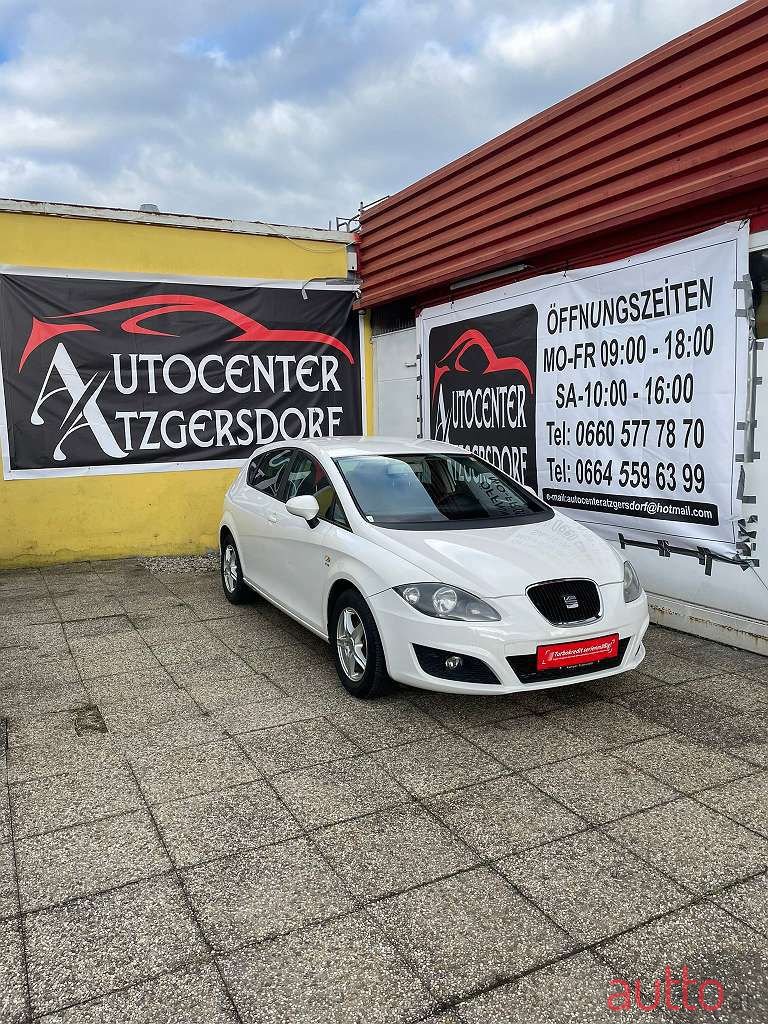 2011' SEAT Leon photo #1