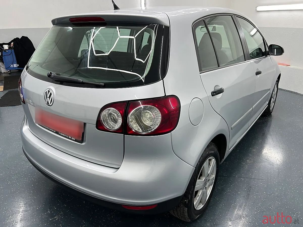 2006' Volkswagen Golf photo #5