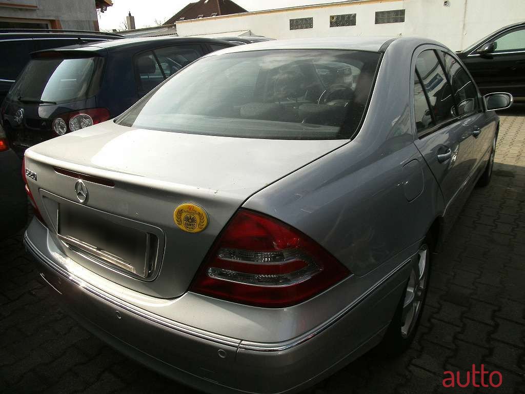 2002' Mercedes-Benz C-Klasse photo #4