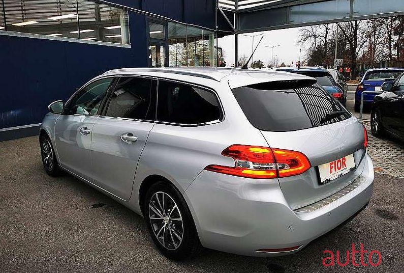 2015' Peugeot 308 photo #1