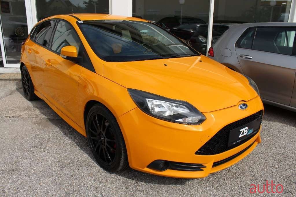 2012' Ford Focus photo #1