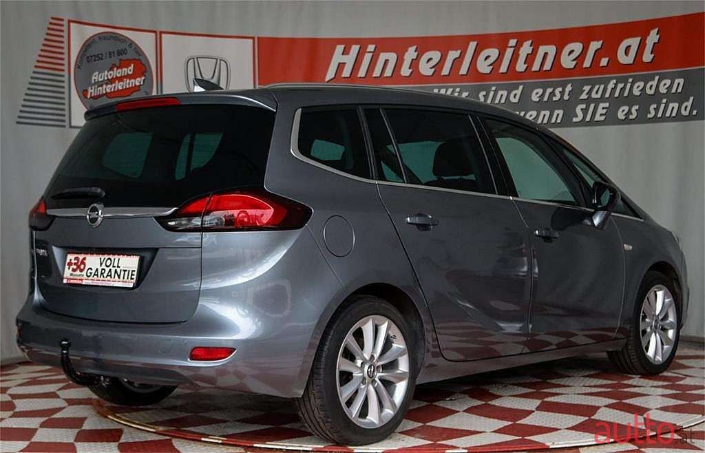 2017' Opel Zafira photo #2