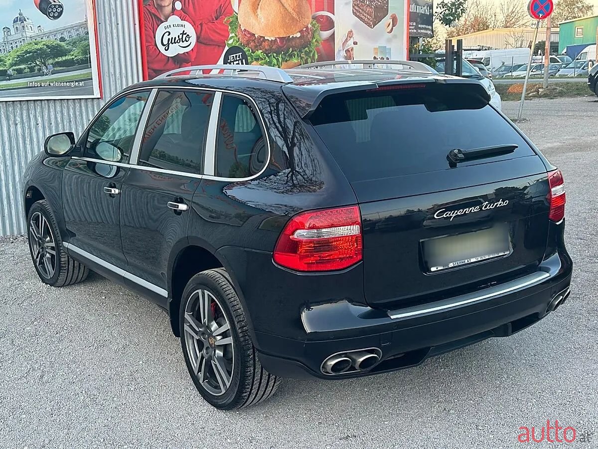2008' Porsche Cayenne photo #5