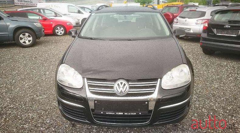 2008' Volkswagen Golf photo #2