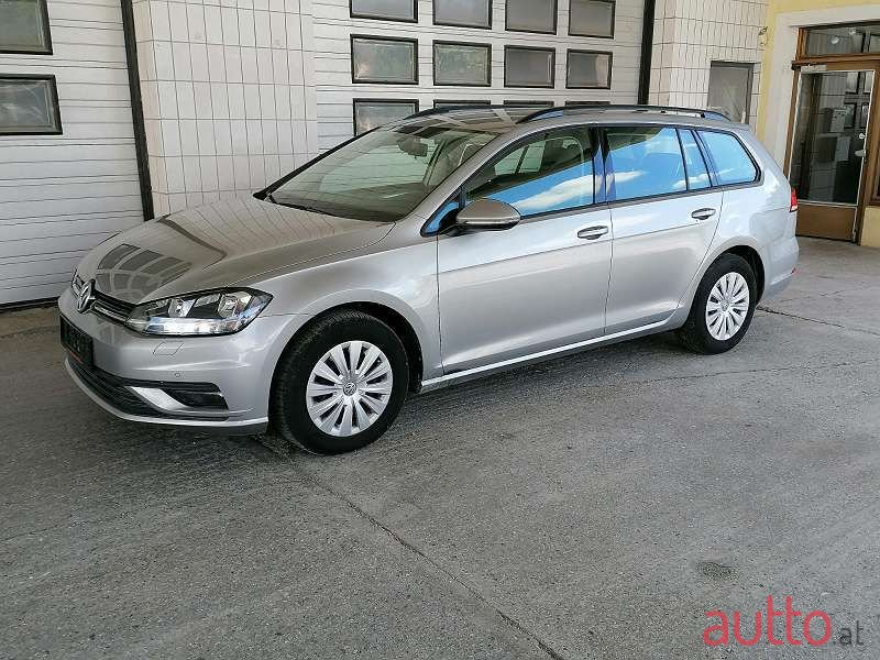 2017' Volkswagen Golf photo #3