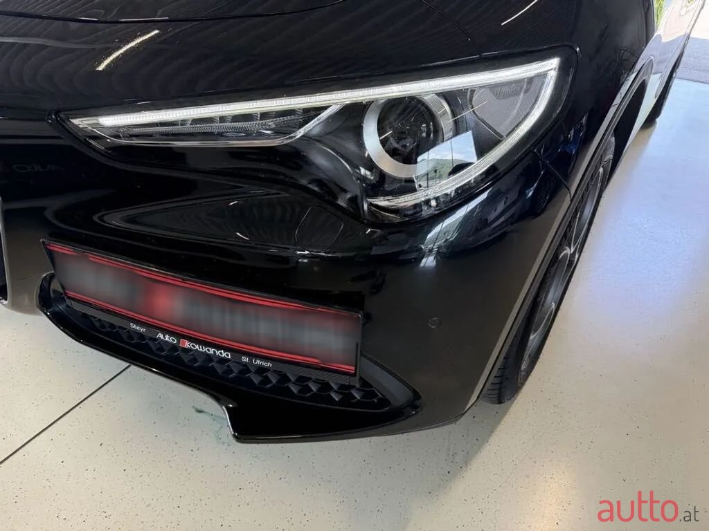 2018' Alfa Romeo Stelvio photo #6