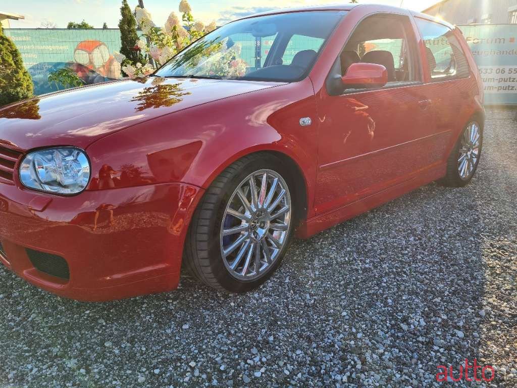 2002' Volkswagen Golf photo #2