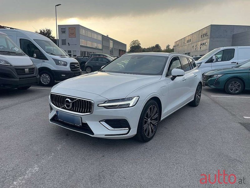 2021' Volvo V60 photo #1