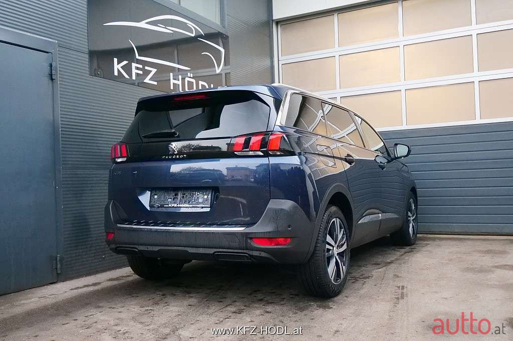 2017' Peugeot 5008 photo #1