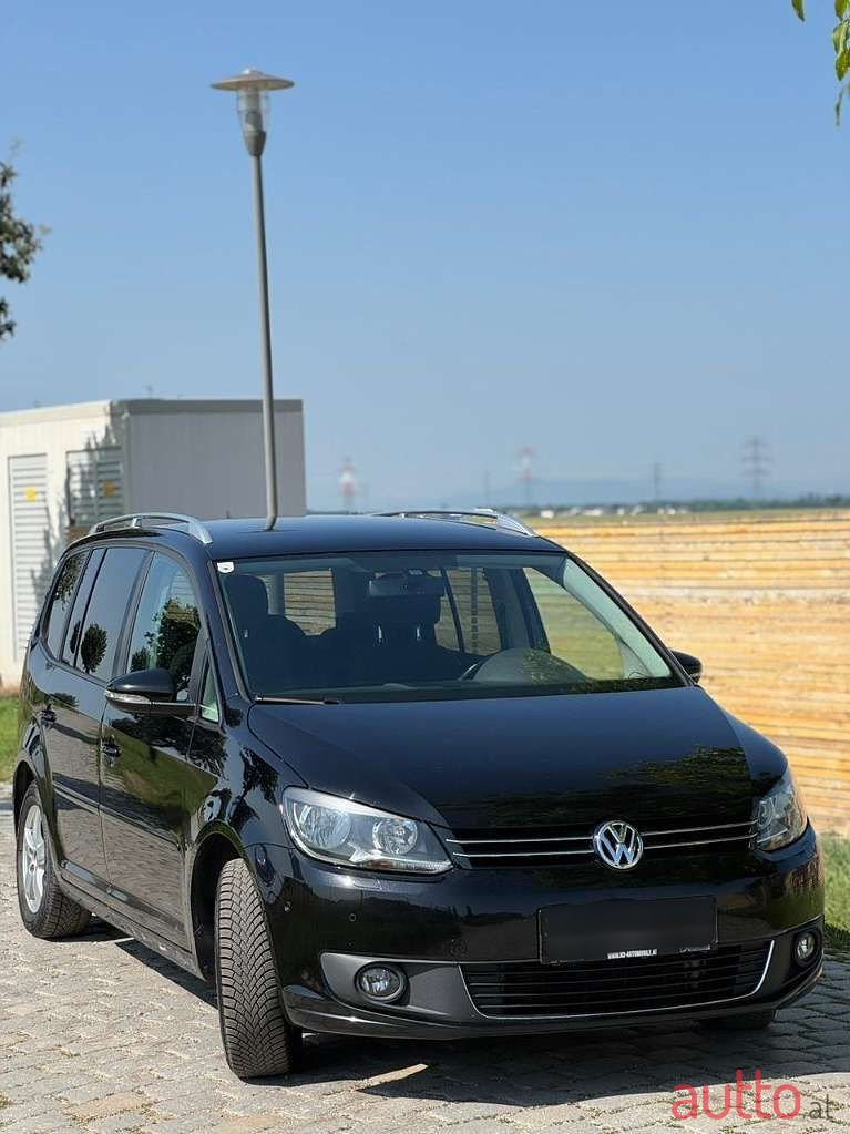 2013' Volkswagen Touran photo #2