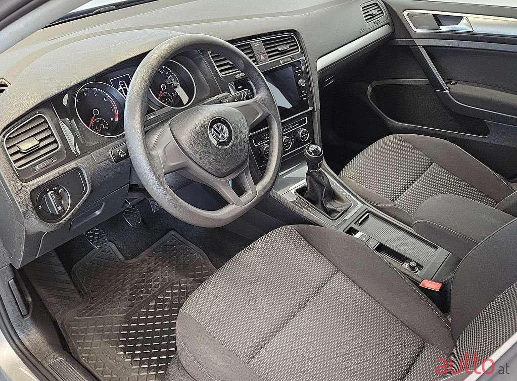 2019' Volkswagen Golf photo #3
