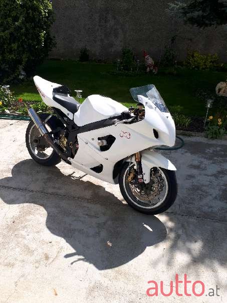 2004' Suzuki photo #1