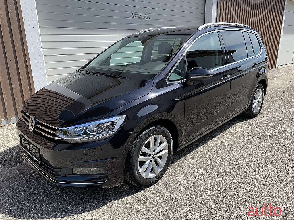 2019' Volkswagen Touran photo #1