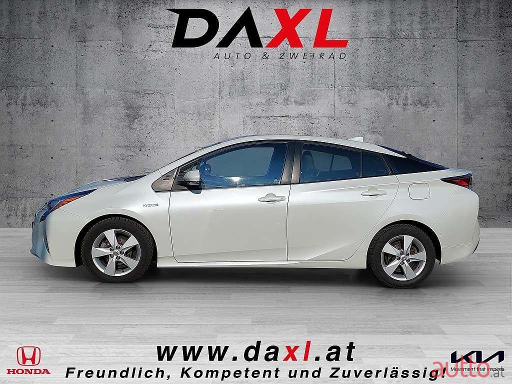 2016' Toyota Prius photo #3