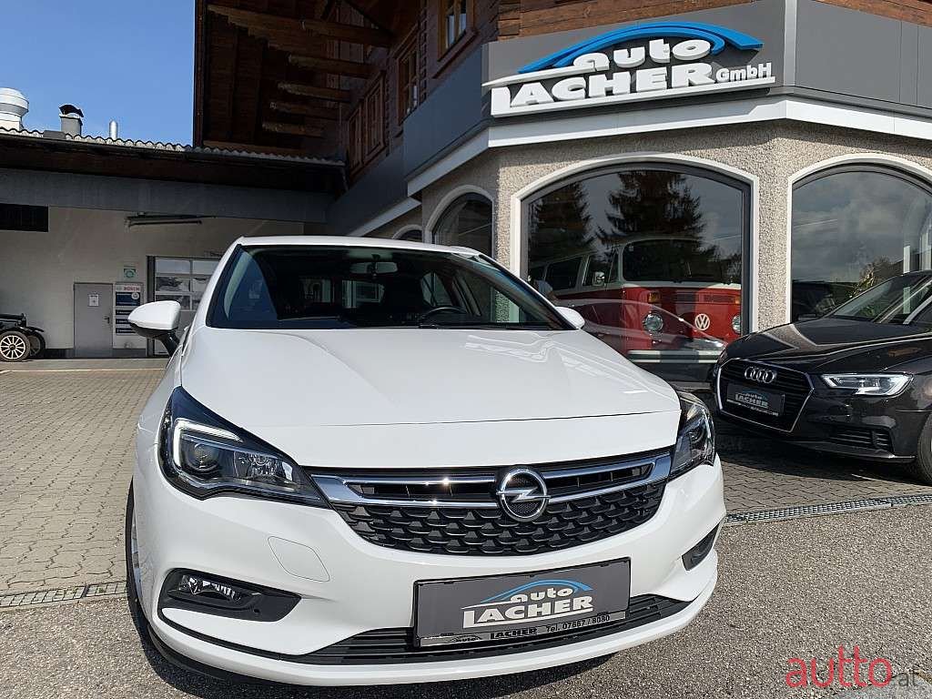 2017' Opel Astra photo #2