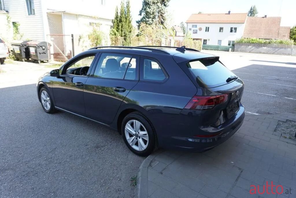 2023' Volkswagen Golf photo #3