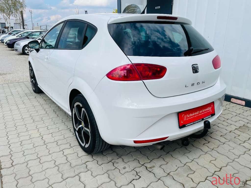 2010' SEAT Leon photo #5
