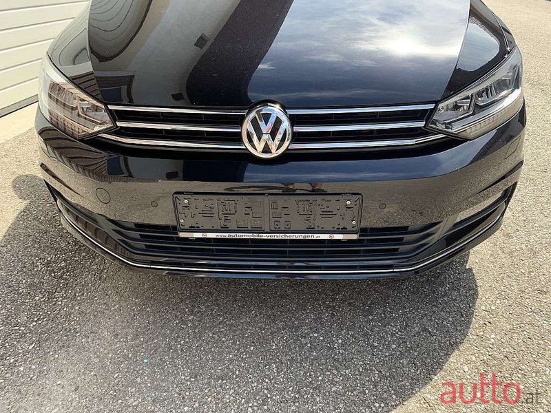 2019' Volkswagen Touran photo #2