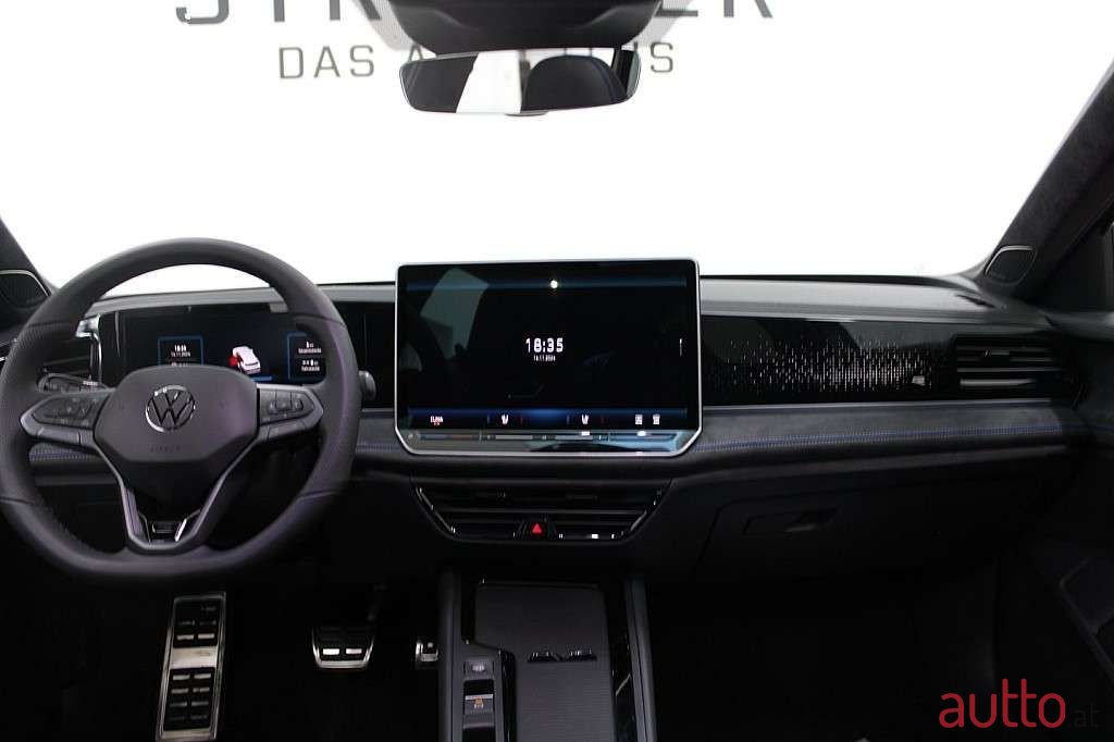 2024' Volkswagen Passat photo #4