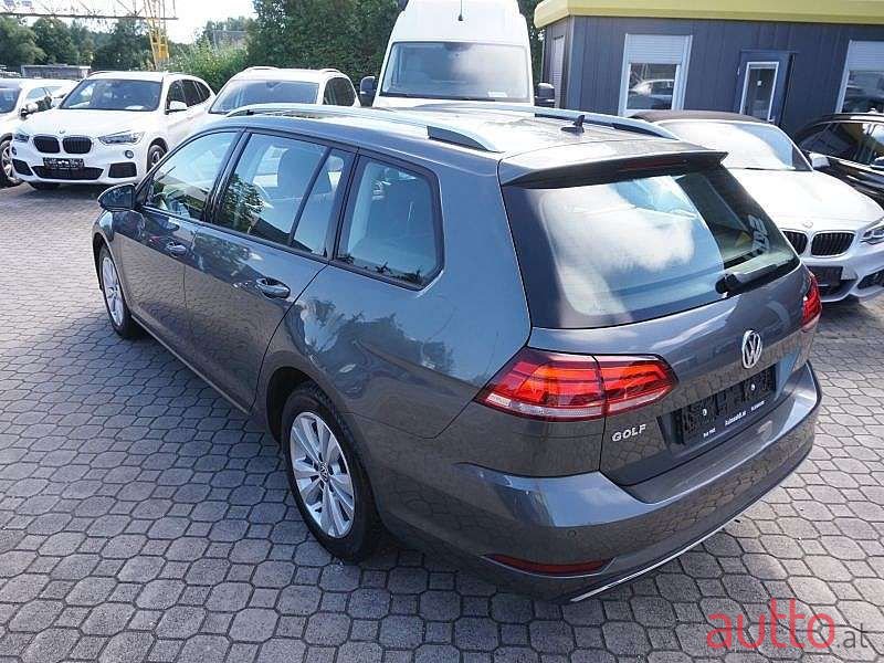 2019' Volkswagen Golf photo #4