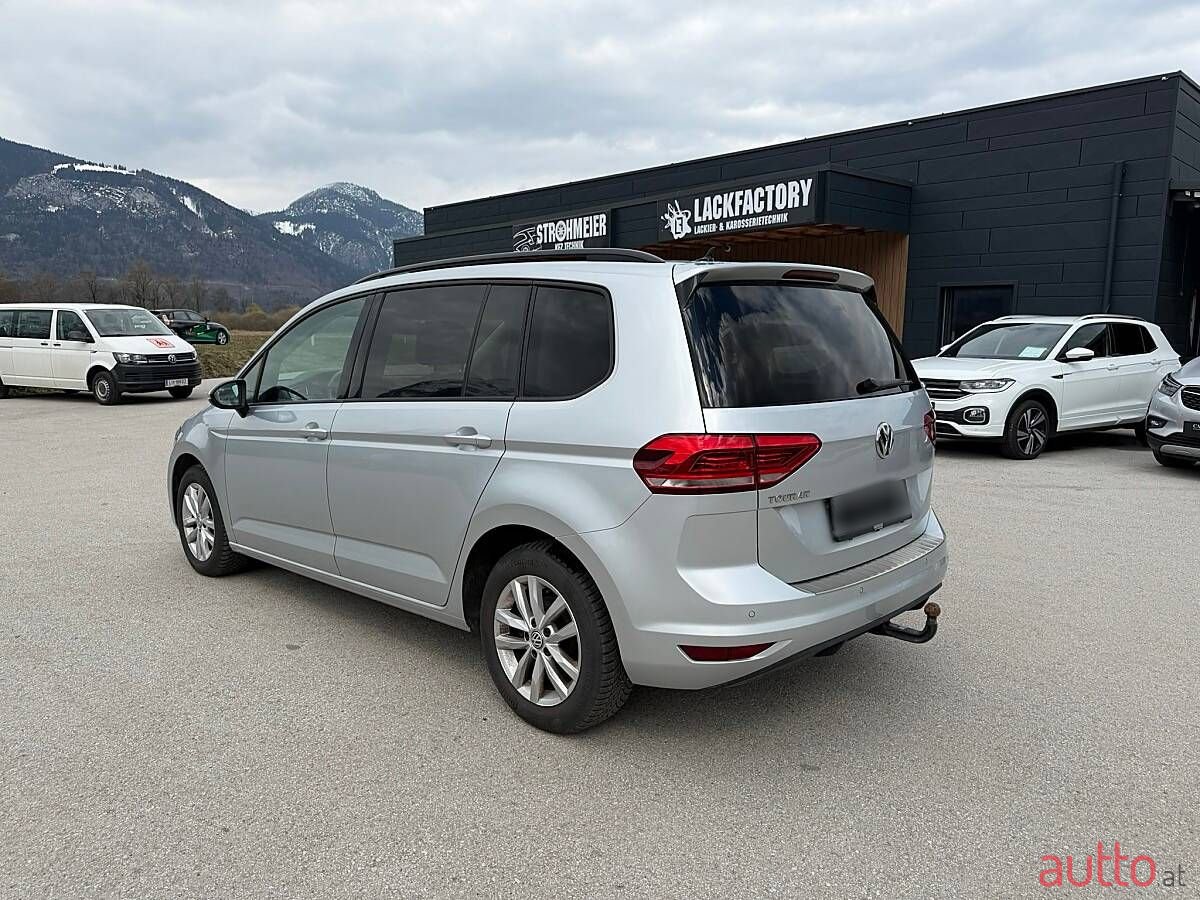 2019' Volkswagen Touran photo #6