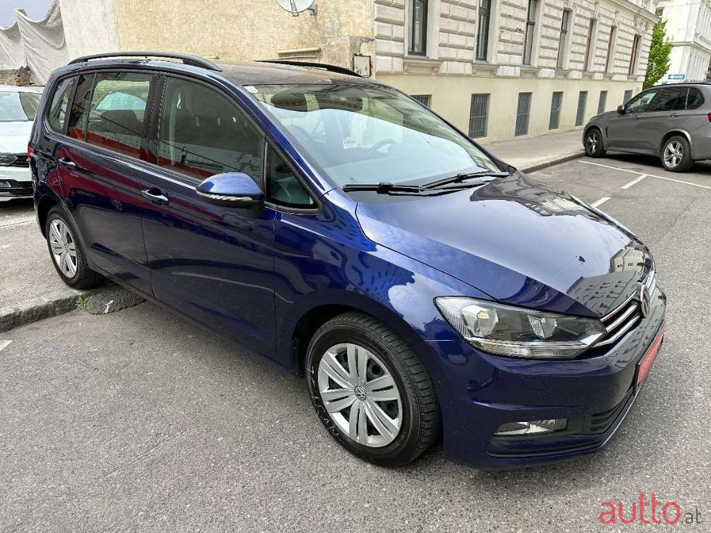 2014' Volkswagen Touran photo #6