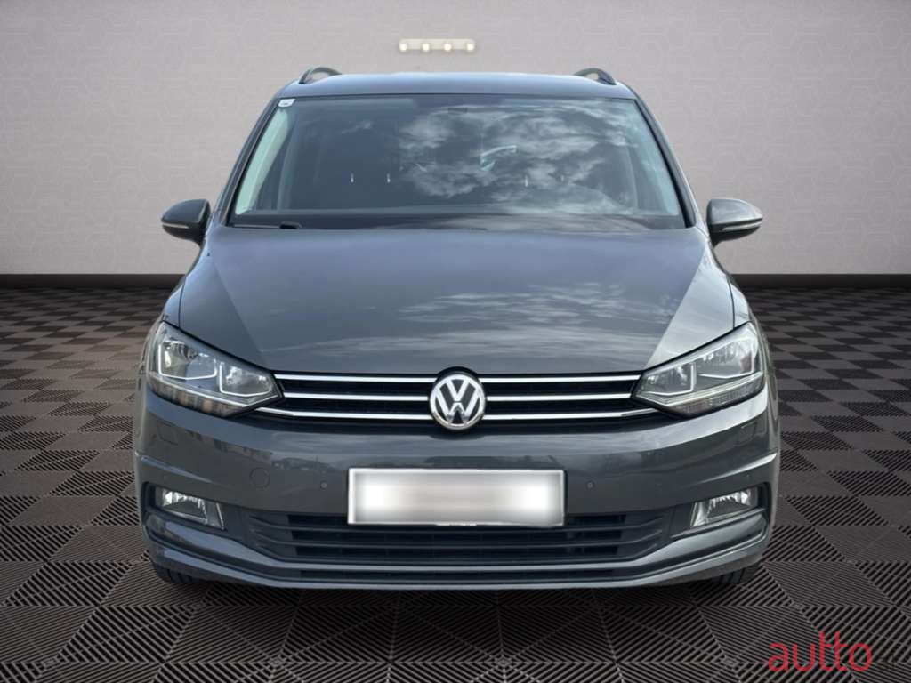 2016' Volkswagen Touran photo #2