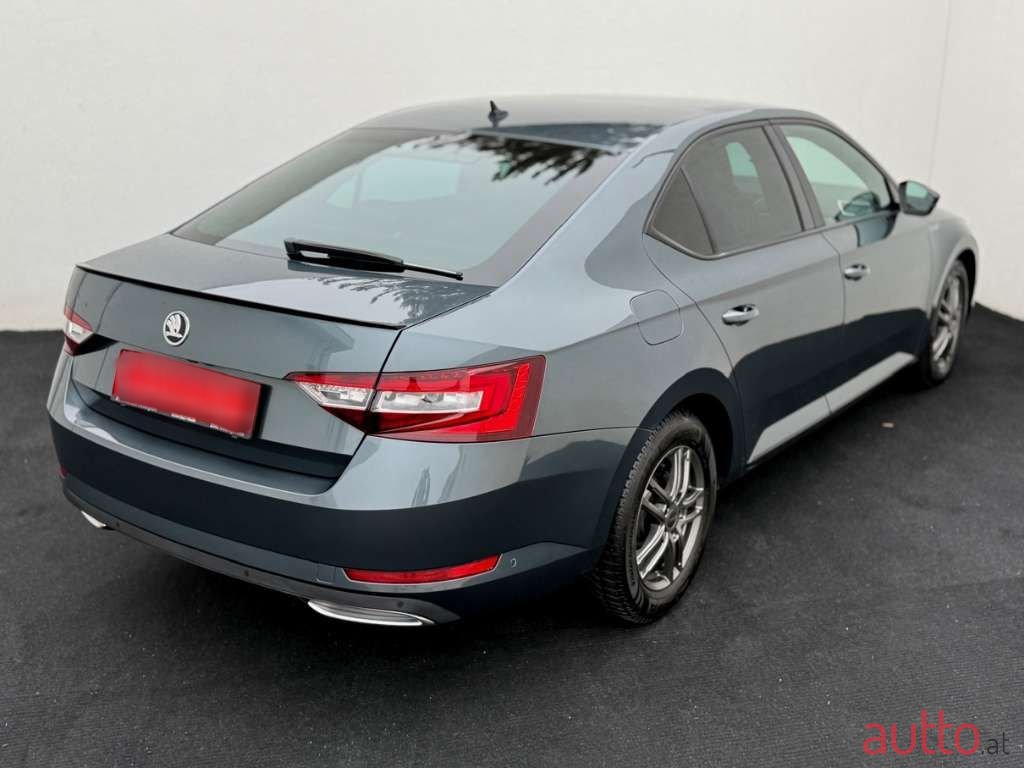 2018' Skoda Superb photo #5