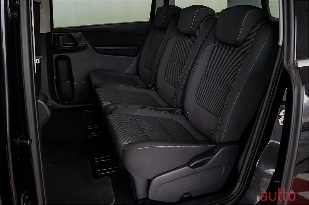 2018' Volkswagen Sharan photo #3
