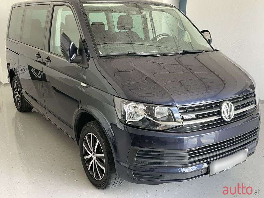 2017' Volkswagen Multivan photo #5