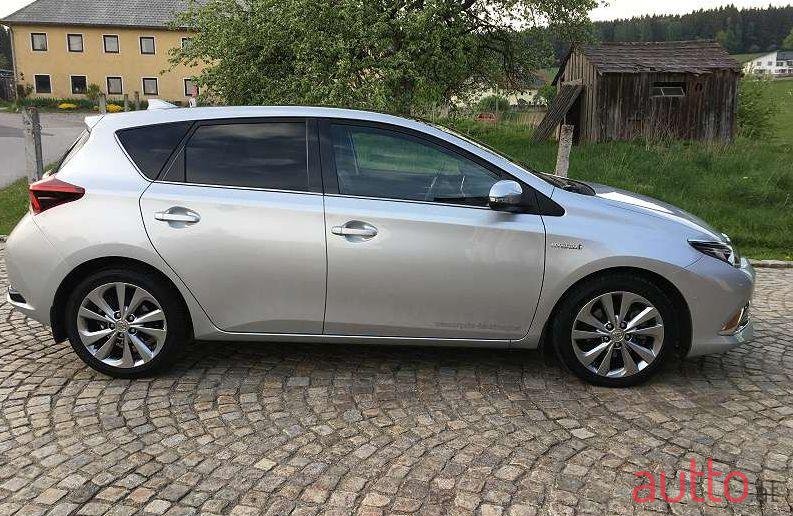 2016' Toyota Auris photo #1