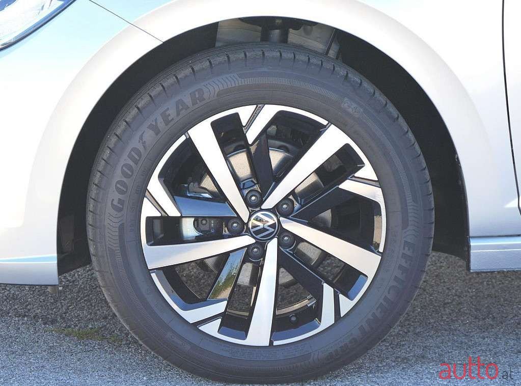 2023' Volkswagen Polo photo #3