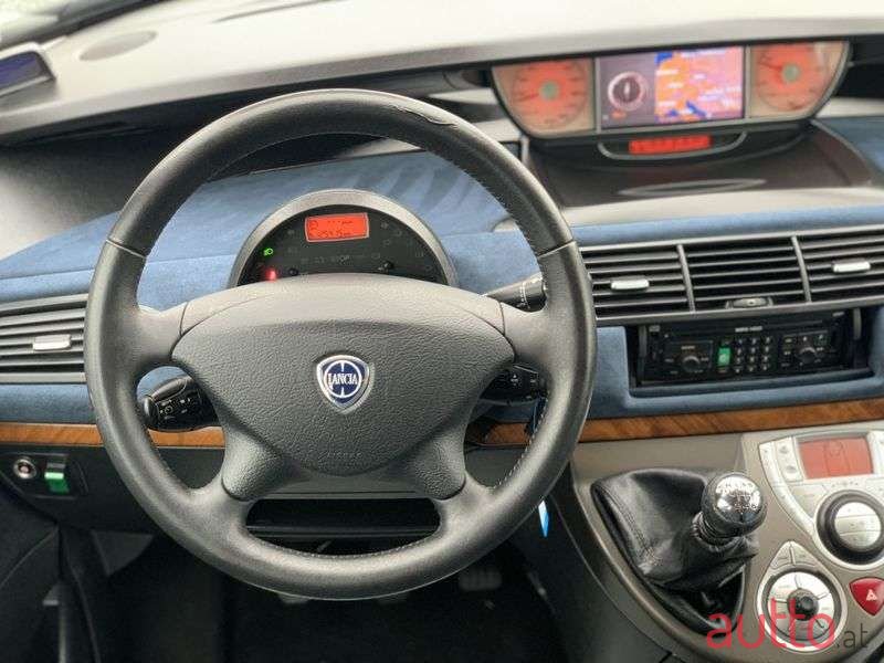 2008' Lancia Phedra photo #3