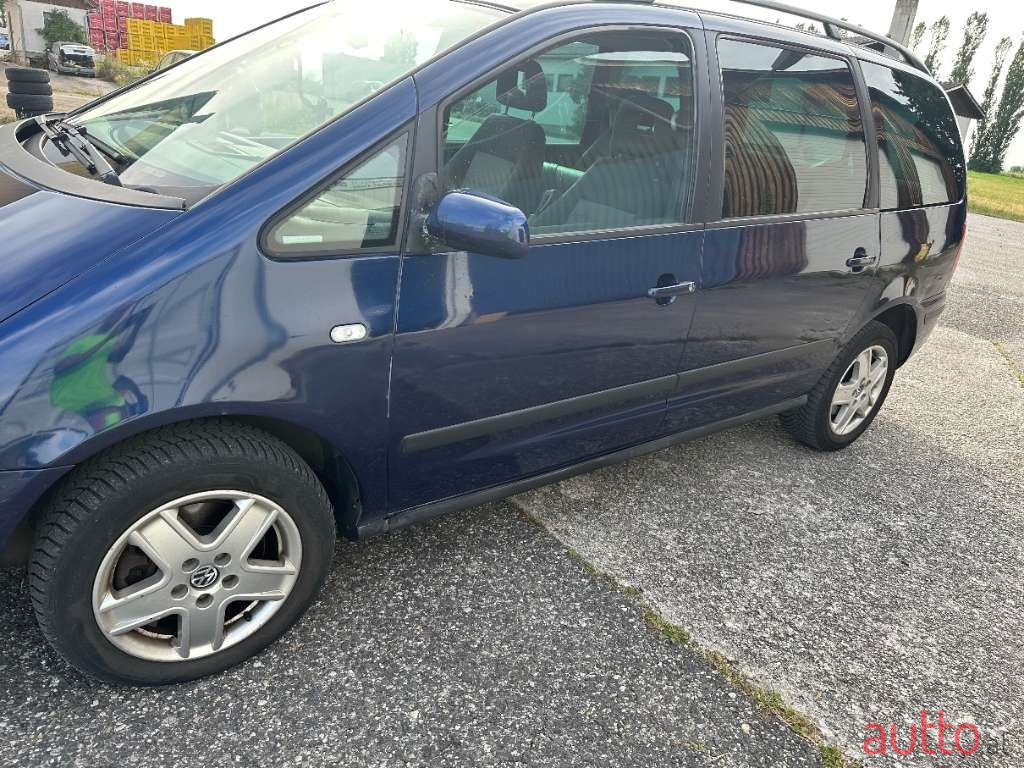 2008' SEAT Alhambra photo #3