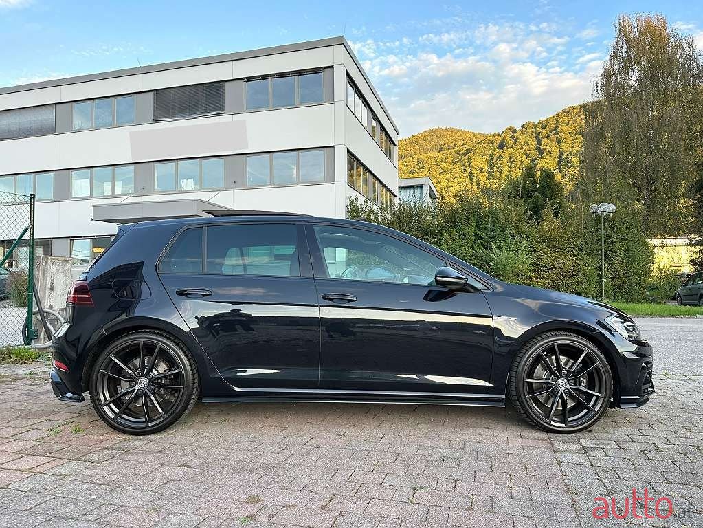 2017' Volkswagen Golf photo #6