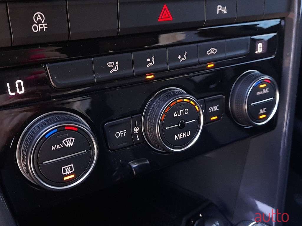 2020' Volkswagen T-Roc photo #5